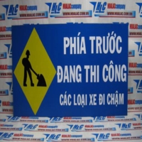 Phía trước đang thi công